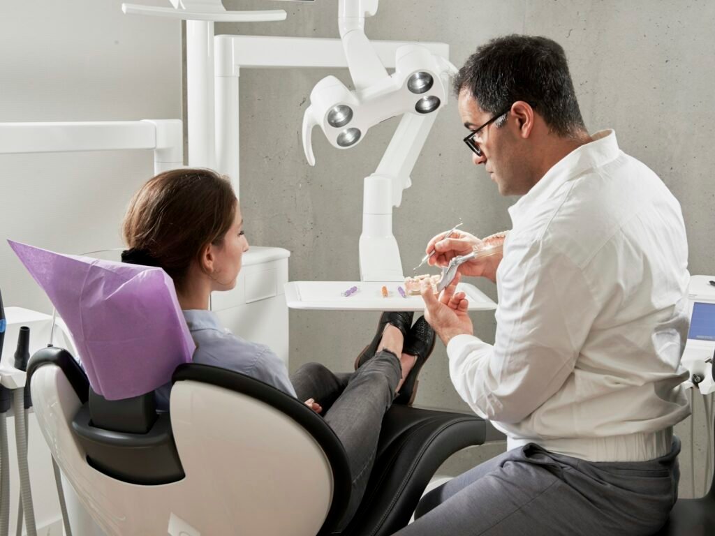 Consultório odontológico em atendimento